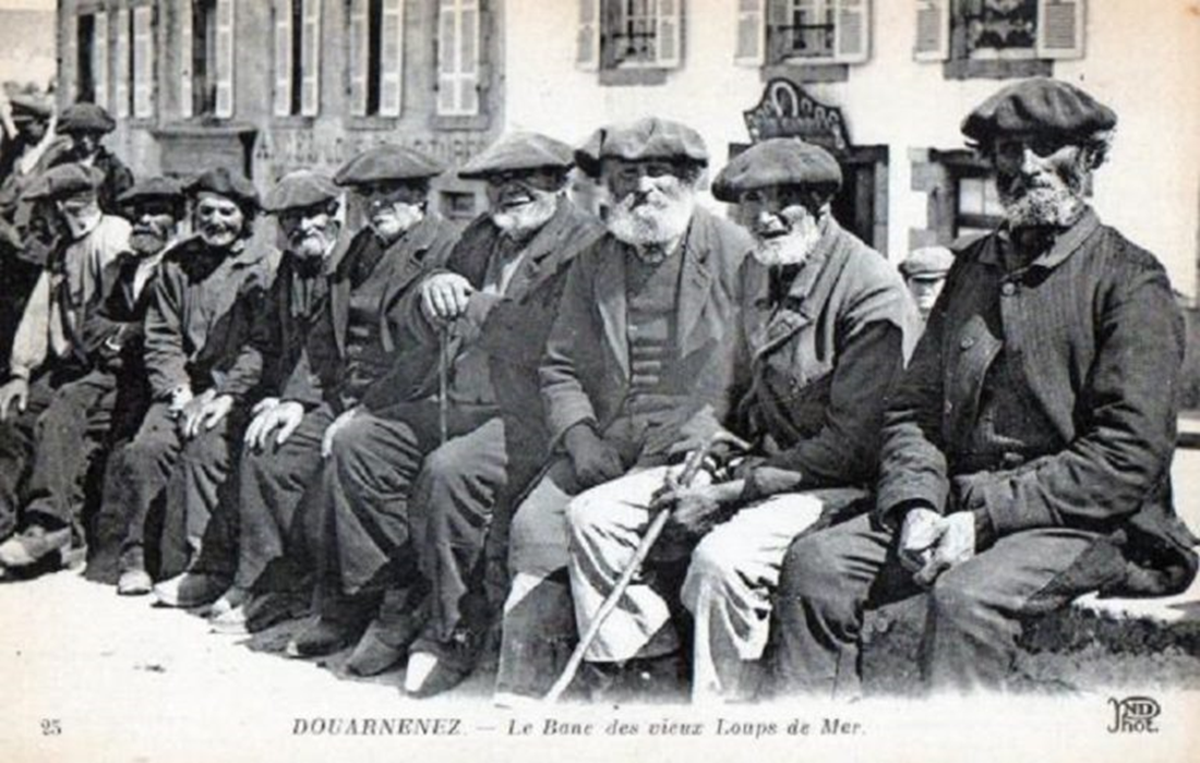 Carte postale de vieux à Douarnenez
