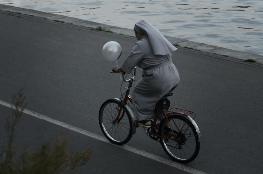 Nonne à Vélo